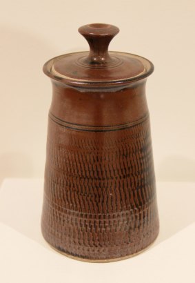 Doug Alexander, Lidded jar, Judith Pearce and David Rofe Collection in Doug Alexander: A survey exhibition and tribute at ANU Drill Hall Gallery.