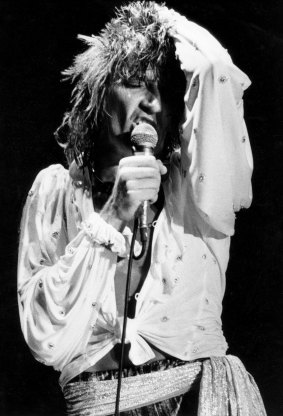 Rod Stewart in concert at the Hordern Pavilion in Sydney, way back in 1977.

770220

Rod Stewart and The Faces, live, performing, performance, singing, British, UK, 1970s, history, archival, Australian tour
