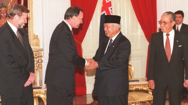 Gareth Evans and Paul Keating meet with President Soeharto and Ali Alatas after the signing of an Australia-Indonesia security treaty in 1995. 