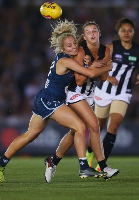 Sarah Hosking lays a tackle.