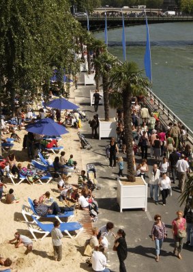 Paris-Plages, the yearly transformation of a section of the Seine river into a man-made beach. Paris in the summer of 2008.