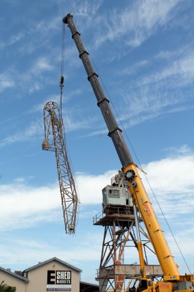 The 93-year-old crane will be removed after the Fremantle Port considered it dangerous.
