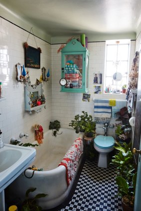 Linda Rodin's bathroom.