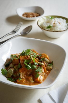 Light, fast and easy: Pumpkin and broad bean coconut curry.