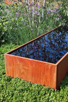 A simple raised pond creates a tranquil atmosphere and a place for contemplation.