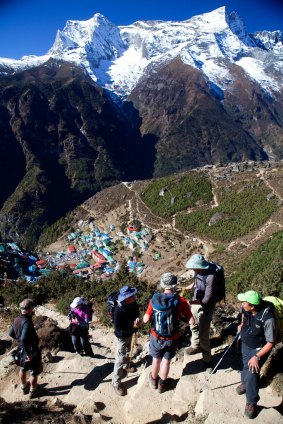 A trekking group above Namche Bazaar, on the climb to Khumjung.