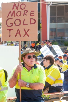 More than 1000 people associated with the gold sector rallied against the WA government's proposed 50 per cent increase in the gold royalty rate in Kalgoorlie on Monday September 18, 2017. 