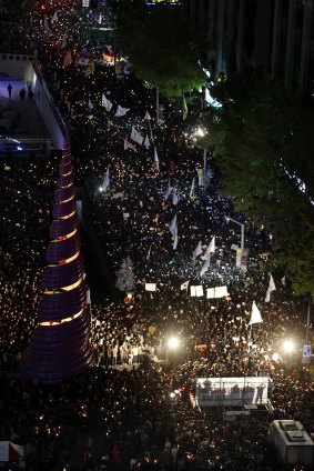 Thousands of South Koreans took to the streets in the city center to demand President Park Geun-hye to step down.