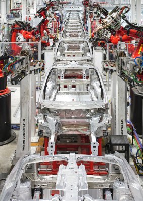 Robots applying adhesive and welding seams on the Model X and
Model S at the Tesla plant in Fremont, a city in San Francisco’s Bay Area.