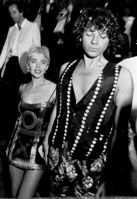 Michael Hutchence Escorts Kylie Minogue to the premiere of the Delinquents. December 20, 1989. 