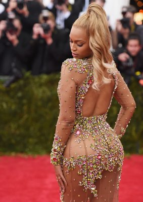 Beyonce and her side bum at this year's Met Gala in New York.