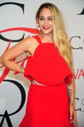 Jemima Kirke flashed her armpit hair in a sleeveless dress at the CFDA Awards. 