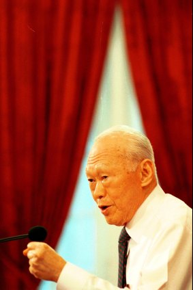 Lee Kuan Yew launching his book <i>The Singapore Story</i> in 1998.