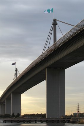 Road transport operators want to be allowed to drive heavier vehicles on Victoria's roads. Their proposal would mean raising weight limits on Melbourne's West Gate Bridge.