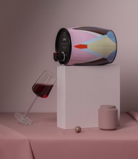 Pord combines art and wine.