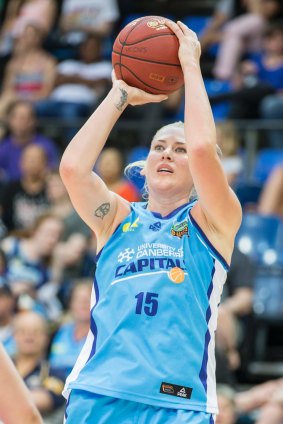 Lauren Jackson will have scans on her knee on Tuesday.