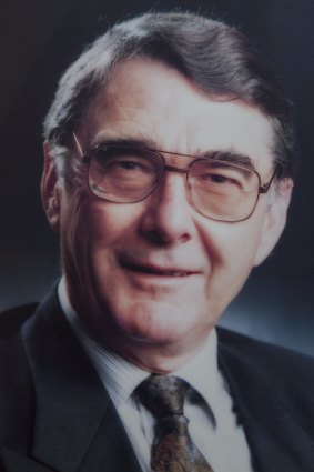 Ron Dean, the principal public service architect of the Superannuation Guarantee Scheme, has died.