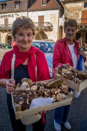 Happy customers at the mushroom market.

