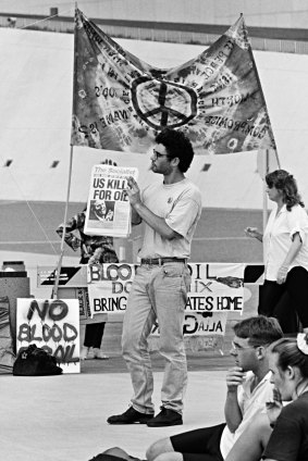 Anti-Gulf War protestors on the lawns of Parliament House, Canberra in January 1991.