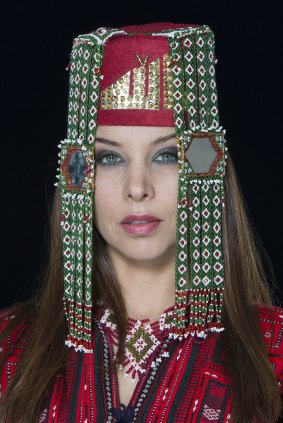 The headdress created by Afghani Tamkin Hakim.