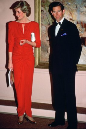 Princess Diana and Prince Charles at the National Galley in Melbourne, 1985, wearing a dress designed by Bruce Oldfield. 