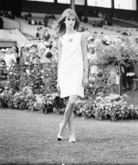 English model Jean Shrimpton causes a stir on Derby Day at Flemington in 1965.