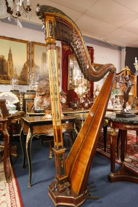This French harp sold for $18,500.