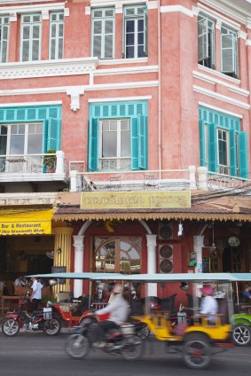 Restaurants on Sisowath Quay, Phnom Penh.