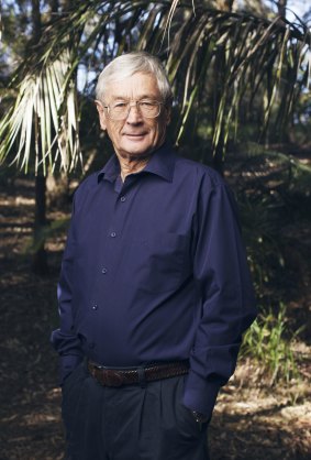 Dick Smith will oppose former school friend Bronwyn Bishop if she is re-endorsed but will stand back if a younger candidate is approved by the Liberal Party.