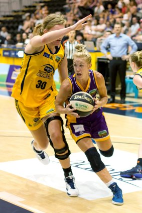 Melbourne's Brittany Smart drives into the key while pressured by Sydney's Carolyn Swords.
