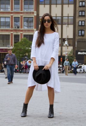 Kristina Petrick in a linen Sauths dress.