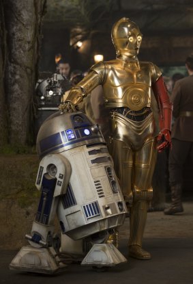 R2-D2 (left) and Anthony Daniels as C-3PO in <i>Star Wars: The Force Awakens</i>.