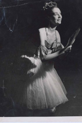 Anne Inglis in her dancing days.