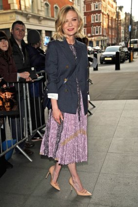 Kirsten Dunst pulls off a winning fashion combination.