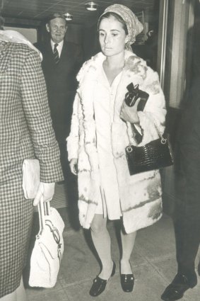 John Gorton's private secretary Ainsley Gotto arriving with Gorton (in background), 1971. 