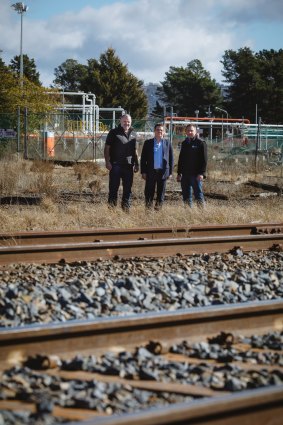 The project plans to use the railway to export recylcables and import rubbish.