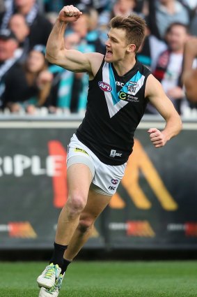 Robbie Gray has signed with Port Adelaide until 2018.