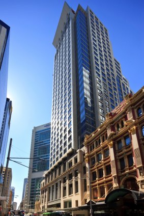 400 George Street Sydney, where Telstra has taken the corner square with new foyer cafe