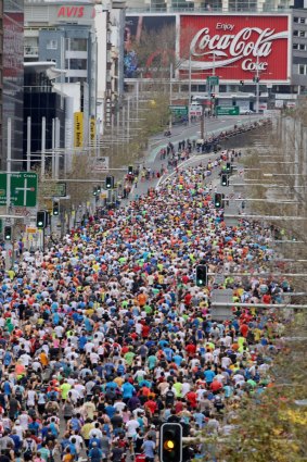 Thousands run down William Street during the City2Surf.