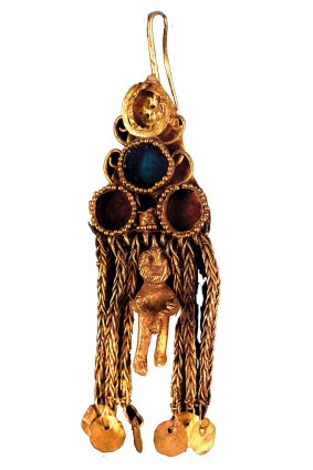 An earring from the Crimea exhibition.