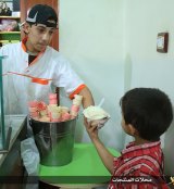 A television channel run by Islamic State  shows ice cream being sold in  Deir al-Zor. 
