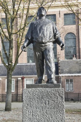 This sculpture in Amsterdam commemorates the bravery of dockworkers striking in protest at deportations of Jews.