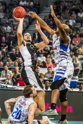 Chris Goulding, blocked by Sixers' Kenyon McNeail and Nathan Sobey, scored 14 for Melbourne United to help them to an 84-75 point win over Adelaide.