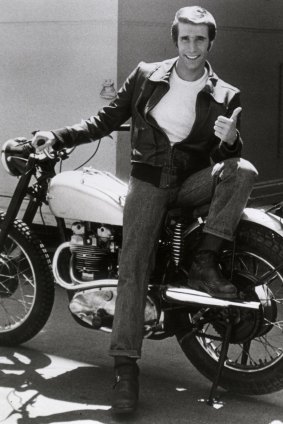 Henry Winkler playing The Fonz in the television series Happy Days.
