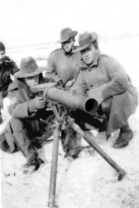 A tripod-mounted Lewis machine gun and its Australian crew.
