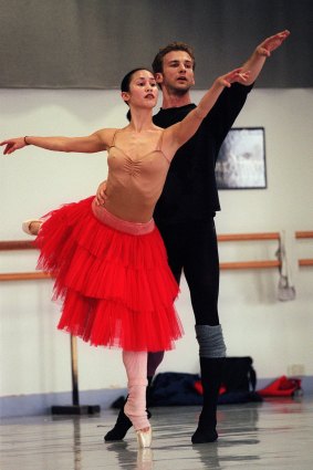 Matthew Trent and Felicia Palanca in full flight during Palanca's time with the Australian Ballet. 