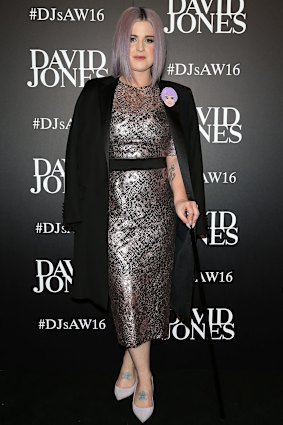 Osbourne was dressed to kill in a chic Rebecca Vallance lilac lace number with a cane to support her broken foot.