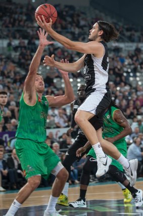 United's Chris Goulding appears to float towards the basket