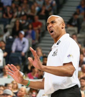 Melbourne United interim coach Darryl McDonald has told his players to stand their ground. 