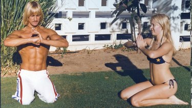 Richard Norton practising yoga with Agnetha Faltskog during the 1977 tour.